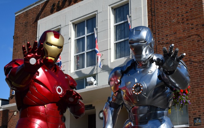 nanocon-iron-man-mark-ii-and-mark-iii-outside-the-venue