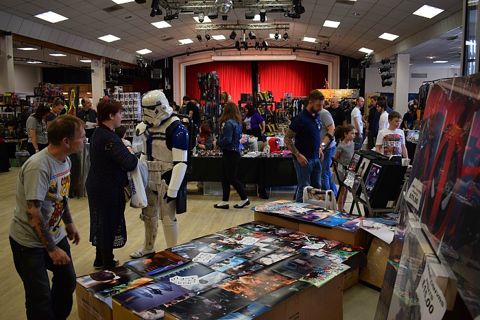 nanocon-stalls-and-visitors-inside-the-main-hall