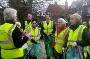 MP joins Nantwich Litter Group ‘Clean for the Queen’ campaign