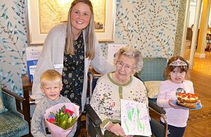 Nantwich nursery children help Alice celebrate 104th birthday