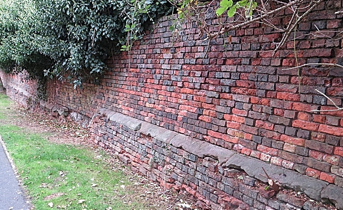 Nantwich Walled Garden off Welsh Row - pic by Steven Manning, creative commons licence
