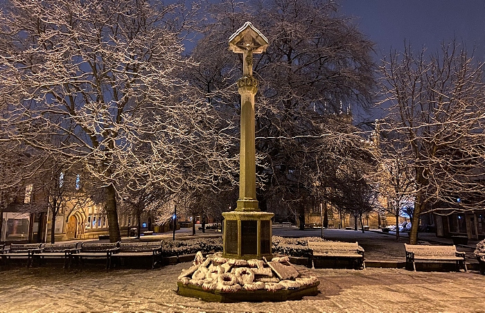 Nantwich - War memorial on town square (1)