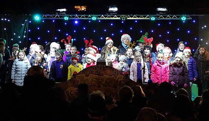 Nantwich Young Voices sing carols