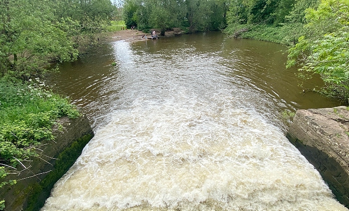 Nantwich weir and beach - adjacent to Mill Island - warm day in late-May 2021 (1)