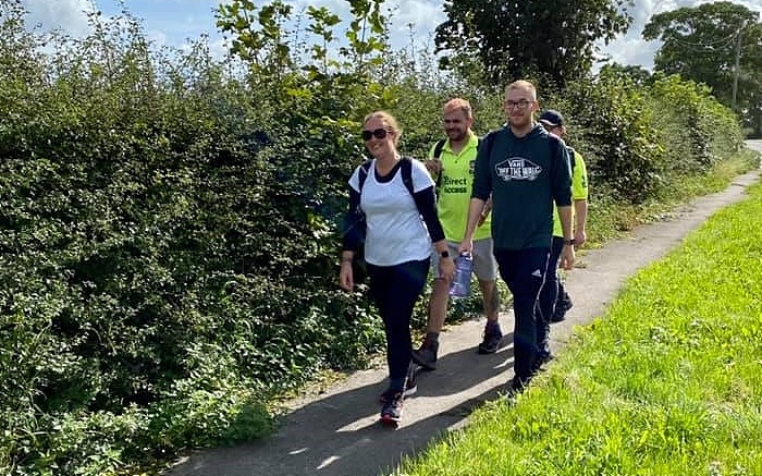 Participants during the walk (1)