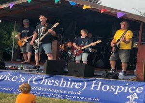 Stapeley “Party in the Lane” raises £1,300 for hospice