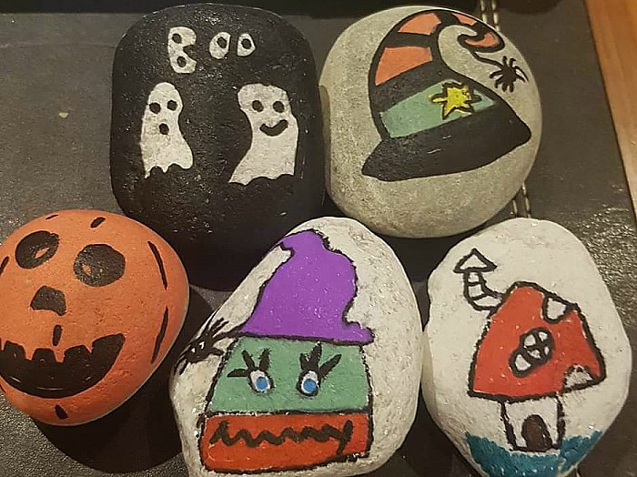 Pebbleart produced with a Halloweentheme-photo by SarahCattell