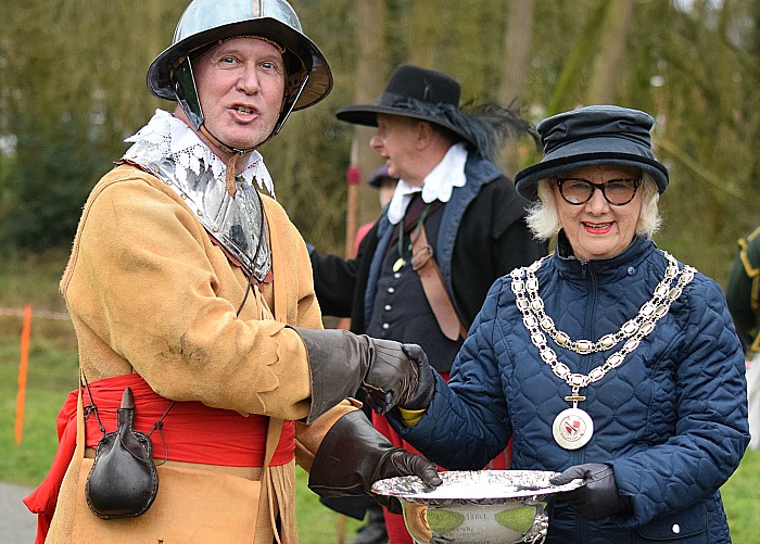 Prince Ruperts Blew Regiment of Foote receive the Rose Bowl from Mayor of Nantwich Councillor Cllr Peggy Butterill