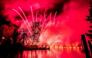 Thousands enjoy Queens Park bonfire and fireworks show