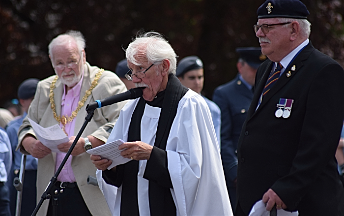 Rev Ken Sambrook leads the Remembrance service (1)