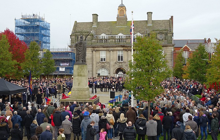reverend-ken-sambrook-leads-the-service-on-memorial-square-2