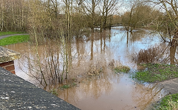 River Weaver flooding at Sir Thomas Fairfax Bridge, Nantwich - Sun 27-12-2020 (3) (1)