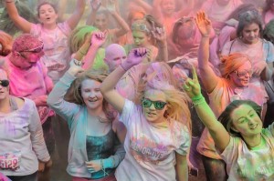Hundreds to take part in Run or Dye at Cholmondeley Castle