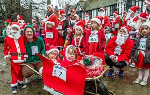 Hardy Nantwich folk complete Santa Dash in aid of Hope House Hospice