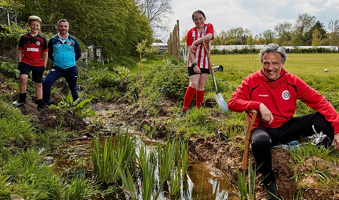 Cheshire Blades - Simon Hoyland club chairman with Izzy Jones, William Prince and dad Adrian Prince (1)