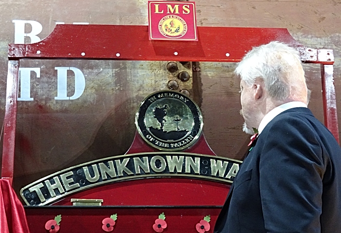 Simon Weston CBE views the new crest after the unveiling (1)