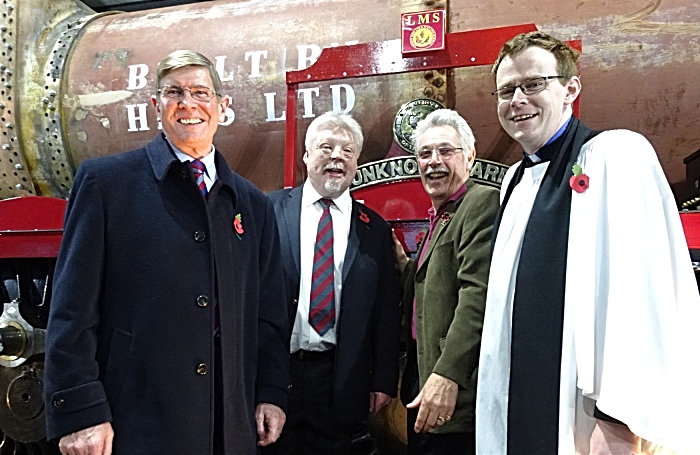 Simon Weston CBE with dignitaries after the unveiling (1)
