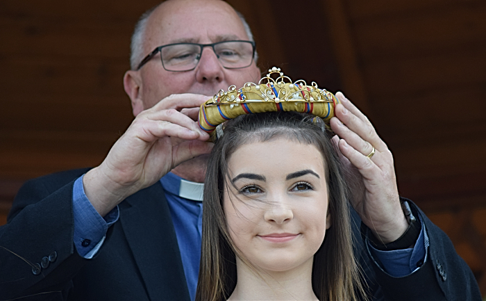 St Marys Wistaston Rector Mike Turnbull passes the crown to this years Rose Queen Poppy Bellingham (1)