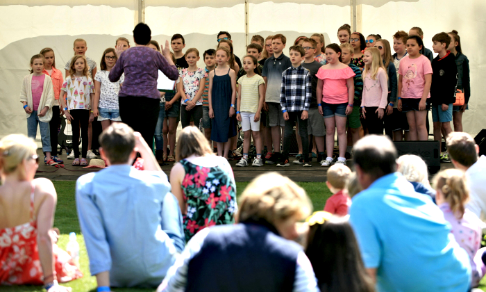 Stapely Broad Lane Primary School choir (1)
