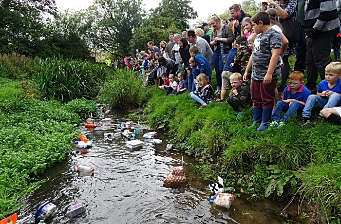 Start of Childrens Model Boat Race (1)