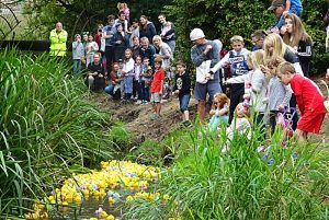 Hundreds enjoy Wistaston annual Duck and Boat races