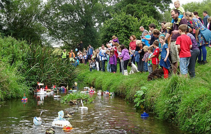 start-of-the-childrens-model-boat-race-2016