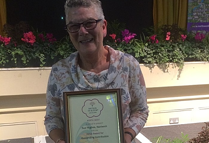Sue Hughes receives IN Bloom award