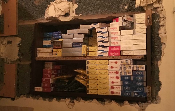 Tobacco raid 2 - false wall stash