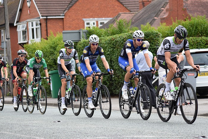 Tour of Britain - Stage 3 Cheshire - front of peleton - pic by Jonathan White