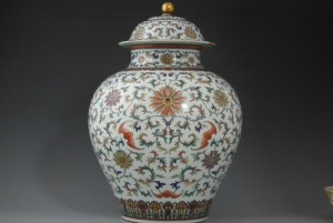 Vase sells at Nantwich auction for £420,000, smashing record