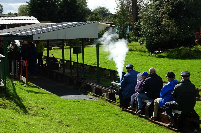 Visitors enjoy their miniature-gauge steam ride (4)