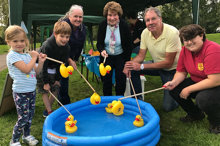 Hundreds enjoy annual Wistaston Duck and Boats race - Nantwich News