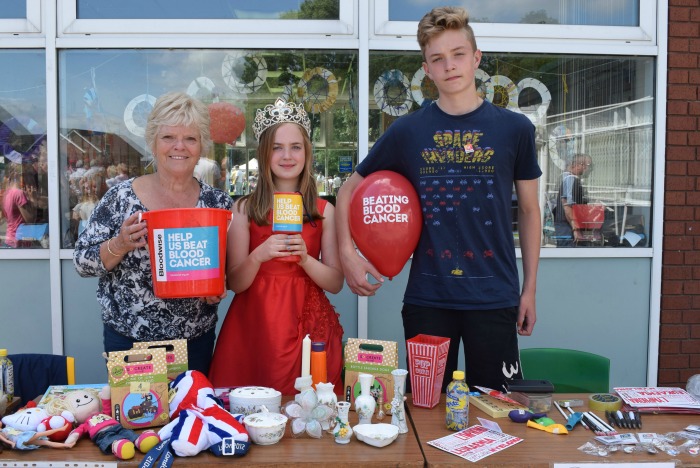 Worm Charming - Willaston Rose Queen Greta Piasecka and assistants on her nominated charity Bloodwise stall