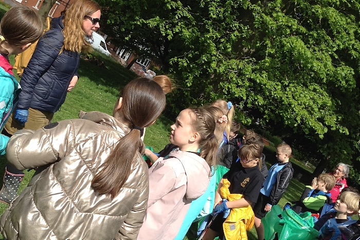 Year 5 Pupils get ready to start their community action litter pick (1)