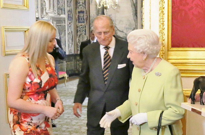 amanda meets Queen and Prince Phillip after creating horse sculpture