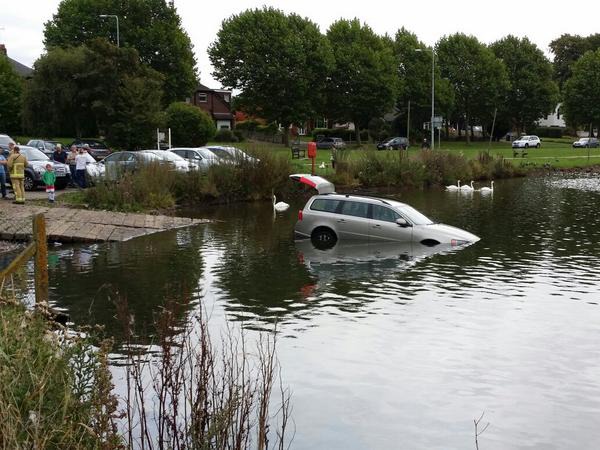 car dumped in Nantwich Lake