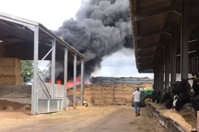 farm fire in broomhall - pic by Andy Heslop