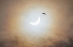 Stunning eclipse photo with hang-glider above Nantwich