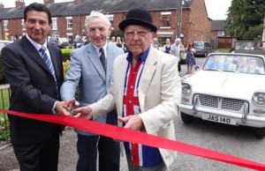 l-r Wayne Lewis - Brian Silvester - John Flackett cut the ribbon