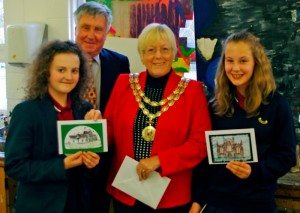 Nantwich Mayor wowed by school children’s Christmas card designs