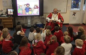 Nantwich Mayor surprises Shavington pupils as “mystery reader”