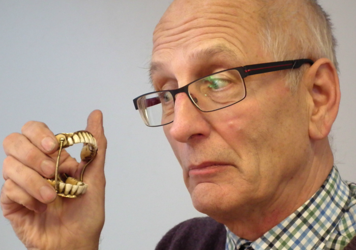 nantwich auctioneers sell gold false teeth