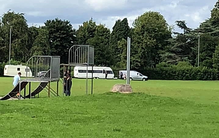 travellers on barony park (1)