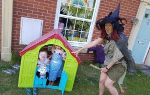 “Wizard of Oz” stage entertains Nantwich families in lockdown