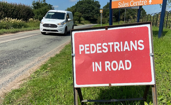 blackspot - ‘PEDESTRIANS IN ROAD’ roadside sign on Wistaston Green Road adjacent to Bellway ‘Kingfisher Reach’ housing development - July 2021 (1)